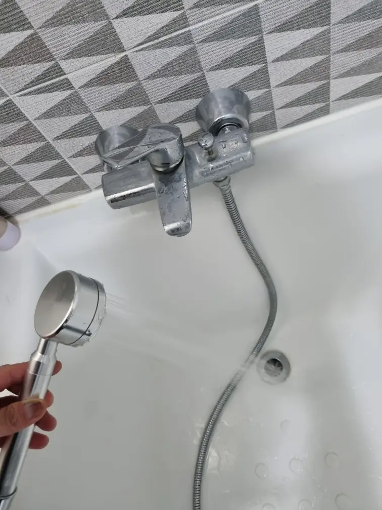 낡은 샤워기 안녕! 막힘해결119의 깔끔한 욕실 샤워기 교체로 상쾌한 샤워!